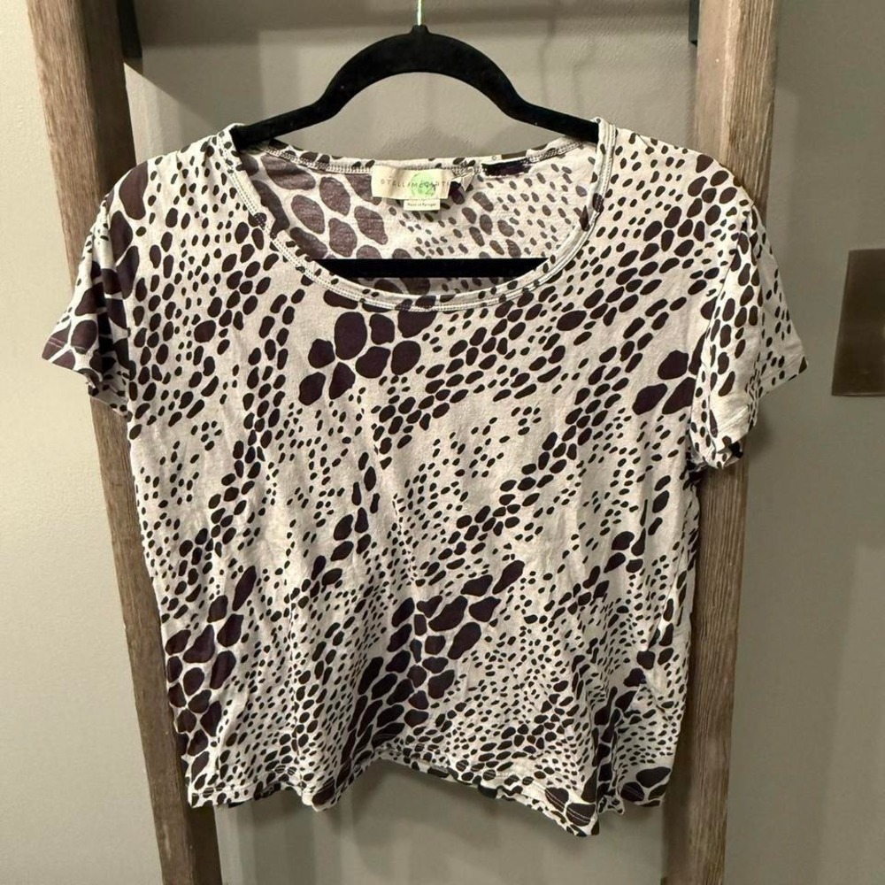 Grey and white animal print top #wildprint #stellamccartney animal prin